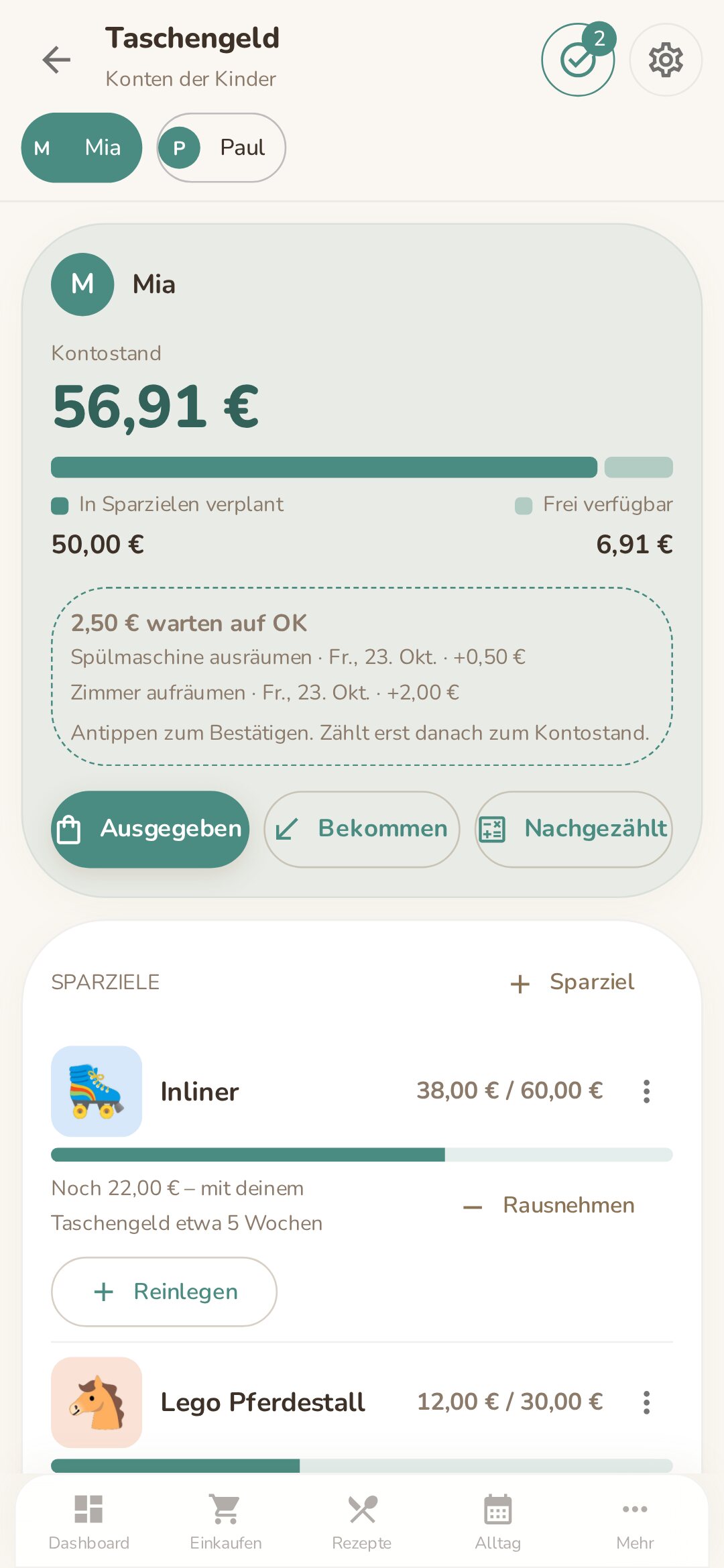 Taschengeld in Familea: Konto von Mia mit Kontostand, Sparzielen Inliner und Lego Pferdestall und erledigten Aufgaben, die auf das OK der Eltern warten