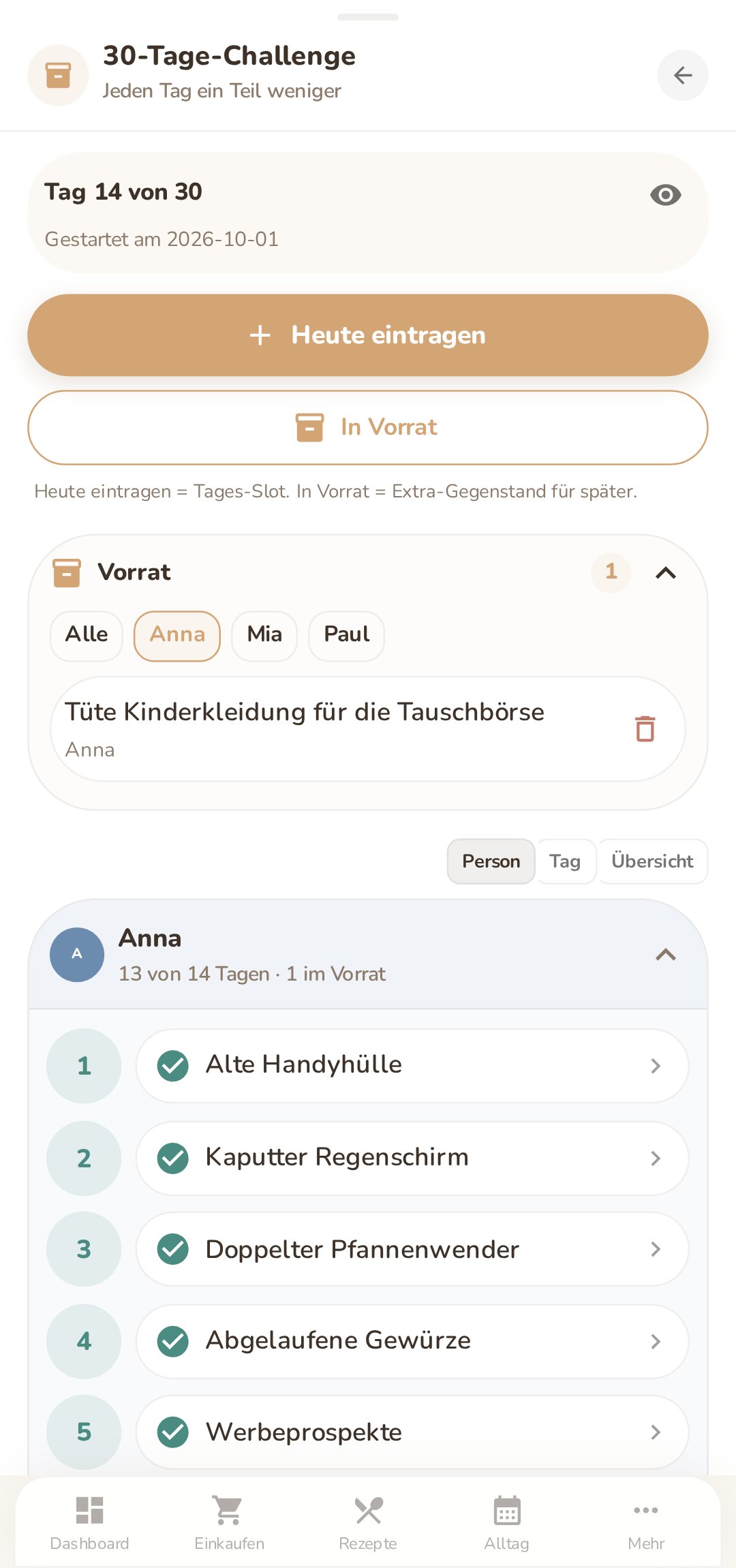 30-Tage-Challenge in der Familea App: jeden Tag ein Teil ausmisten, Tag 14 von 30, mit Vorrat und Fortschritt pro Person